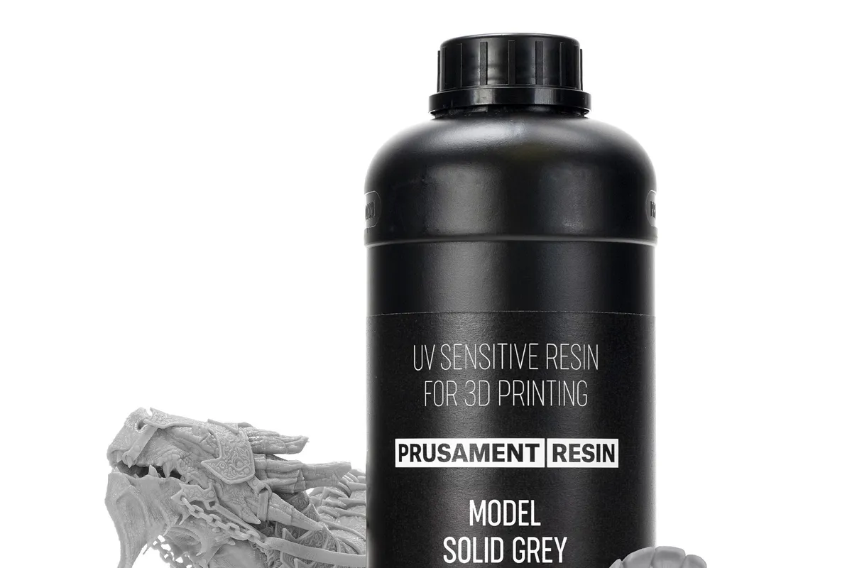 Láhev Prusament Resin Model+ Solid Grey s detailním modelem draka a zubního oblouku