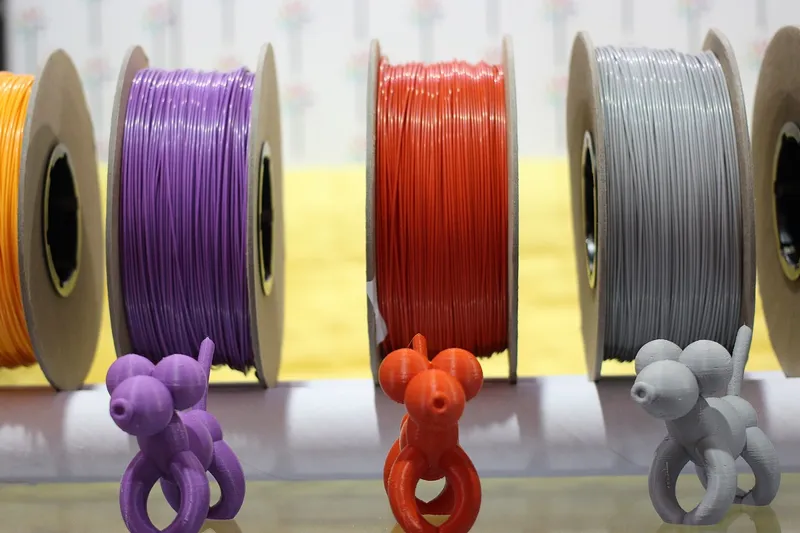 Cívky plastového filamentu určené pro technický 3D tisk